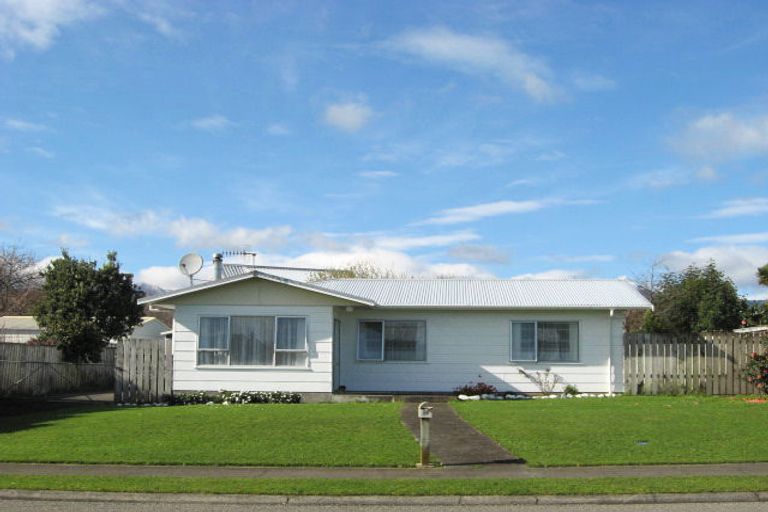 Photo of property in 16 Vincent Drive, Levin, 5510