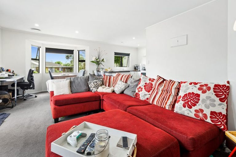 Photo of property in Peninsula Primary School, 61 Wharf Road, Te Atatu Peninsula, Auckland, 0610