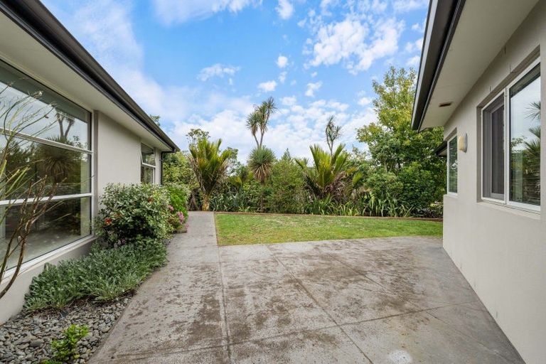 Photo of property in 4 Links Drive, Waiwhakaiho, New Plymouth, 4312