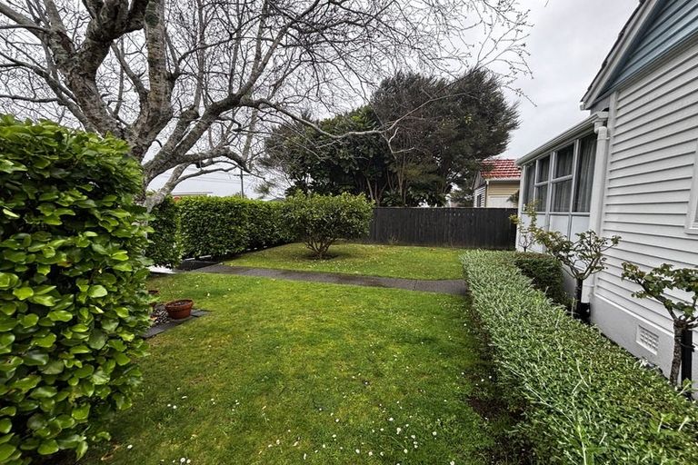 Photo of property in 115 Brooklands Road, Brooklands, New Plymouth, 4310