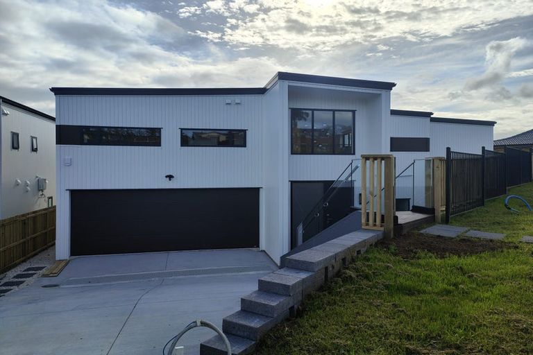 Photo of property in 2 Embling Place, Eastern Beach, Auckland, 2012