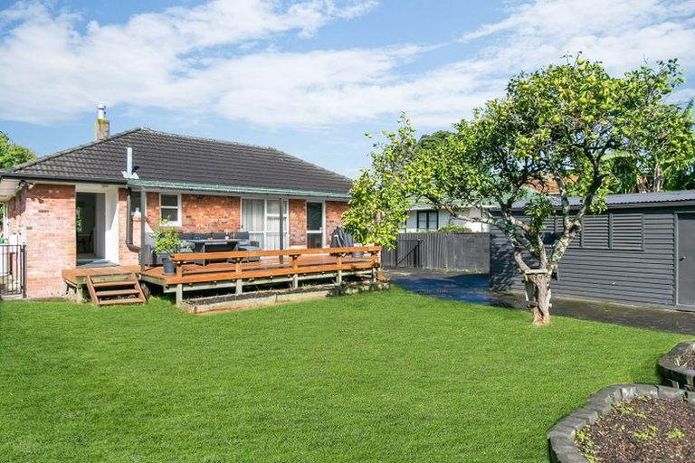 Photo of property in 11 Hereford Street, Te Atatu Peninsula, Auckland, 0610