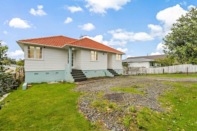 Photo of property in 37 Queen Mary Avenue, New Lynn, Auckland, 0600