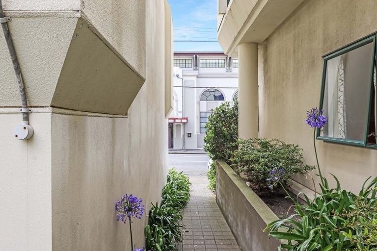 Photo of property in Te Awhina Apartments, 27/22u Sussex Street, Mount Cook, Wellington, 6021