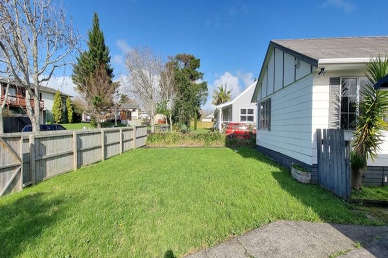 Photo of property in 40 Sikkim Crescent, Clover Park, Auckland, 2019