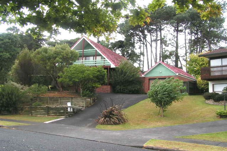 Photo of property in 9 Longwood Place, Forrest Hill, Auckland, 0620
