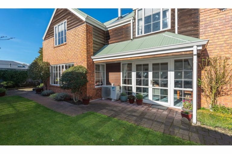 Photo of property in 2/61 Hawkesbury Avenue, St Albans, Christchurch, 8014