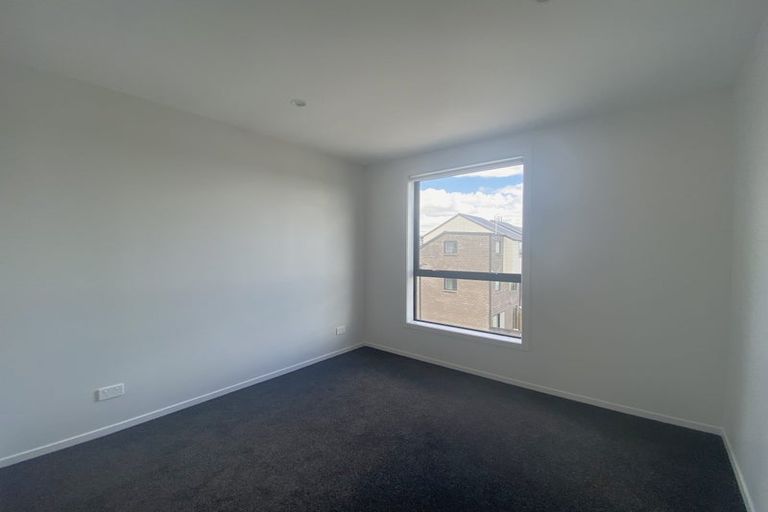 Photo of property in 8/1 Fruitvale Road, New Lynn, Auckland, 0600