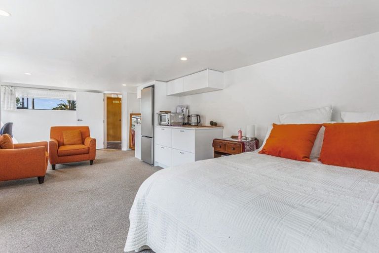 Photo of property in 24 Verbena Road, Birkdale, Auckland, 0626