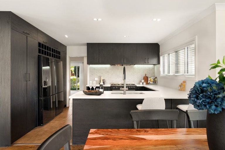 Photo of property in 1 Red Oak Place, Schnapper Rock, Auckland, 0632