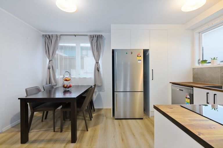 Photo of property in 31 Glenbervie Crescent, Massey, Auckland, 0614