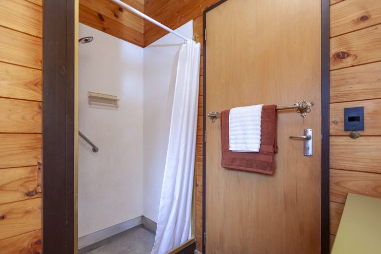 Photo of property in 1a Karaka Grove, Waikanae, 5036