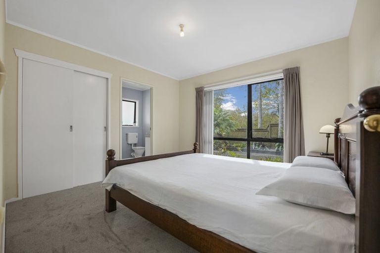 Photo of property in 5 Oakhaven Place, Ranui, Auckland, 0612