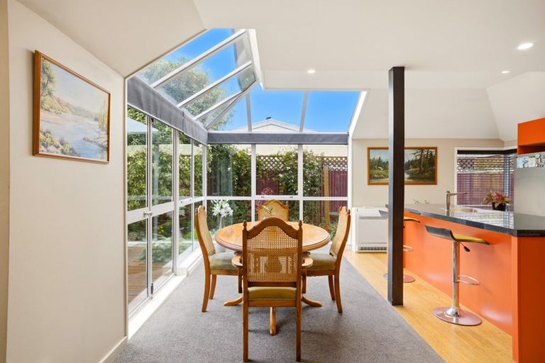 Photo of property in 2/122 Harewood Road, Papanui, Christchurch, 8053