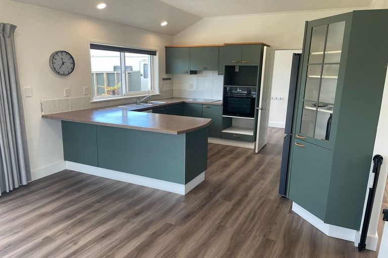 Photo of property in 2 Taranui Way, Paraparaumu Beach, Paraparaumu, 5032