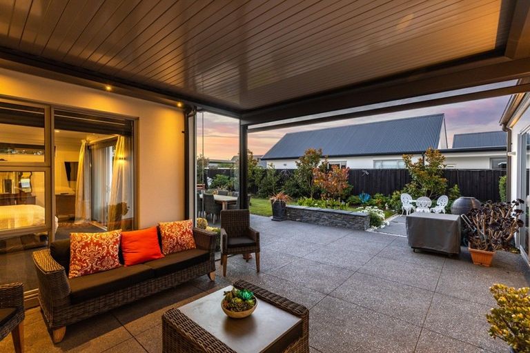 Photo of property in 2 Greenbank Place, Parklands, Christchurch, 8083