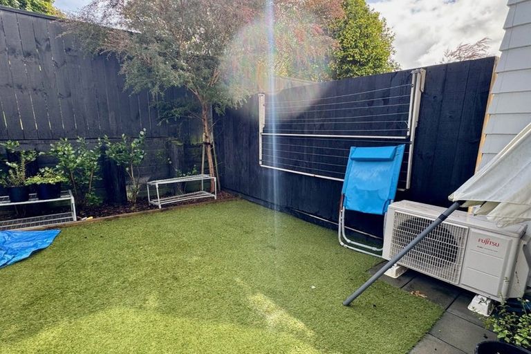 Photo of property in 5/8 Valron Road, Te Atatu South, Auckland, 0602