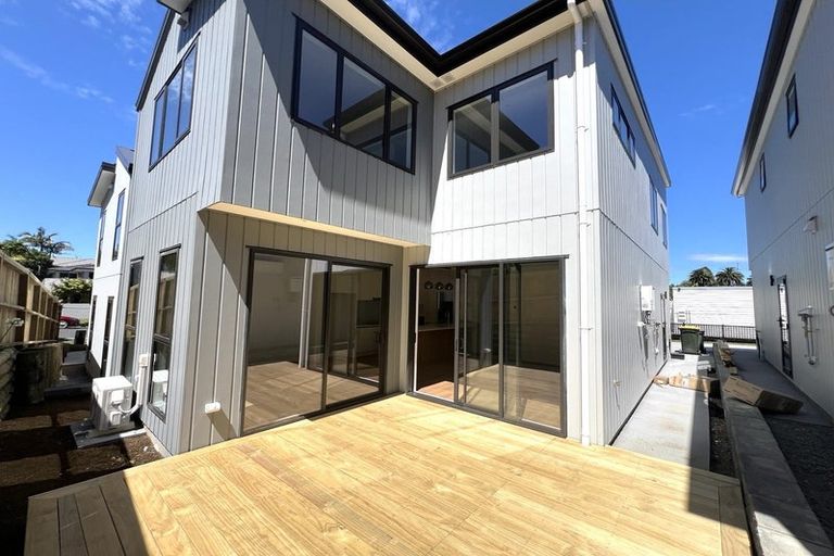 Photo of property in 20b Clovelly Road, Bucklands Beach, Auckland, 2012