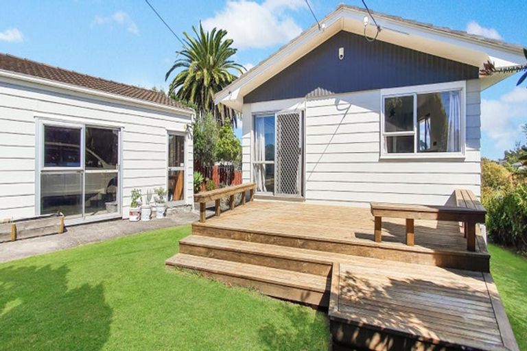 Photo of property in 90 Stanley Road, Glenfield, Auckland, 0629