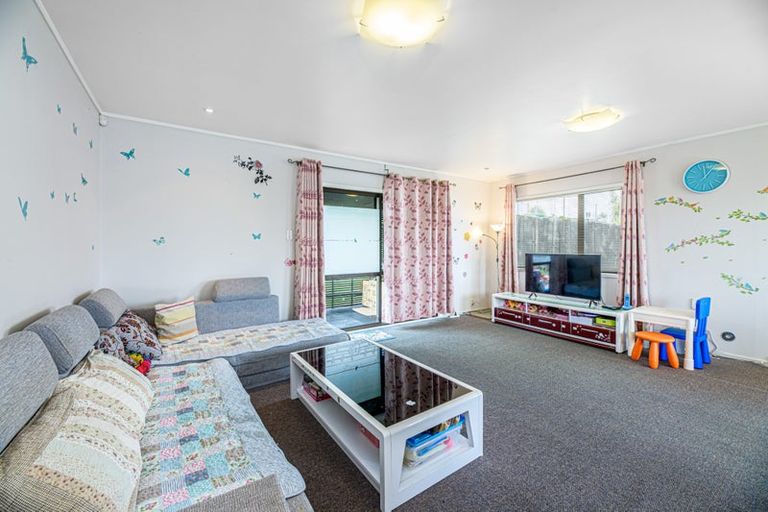 Photo of property in 274 Great North Road, Henderson, Auckland, 0612