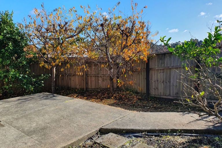 Photo of property in 27 Pahi Place, West Harbour, Auckland, 0618