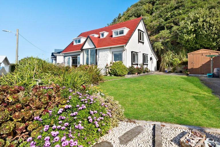 Photo of property in 336 The Esplanade, Island Bay, Wellington, 6023