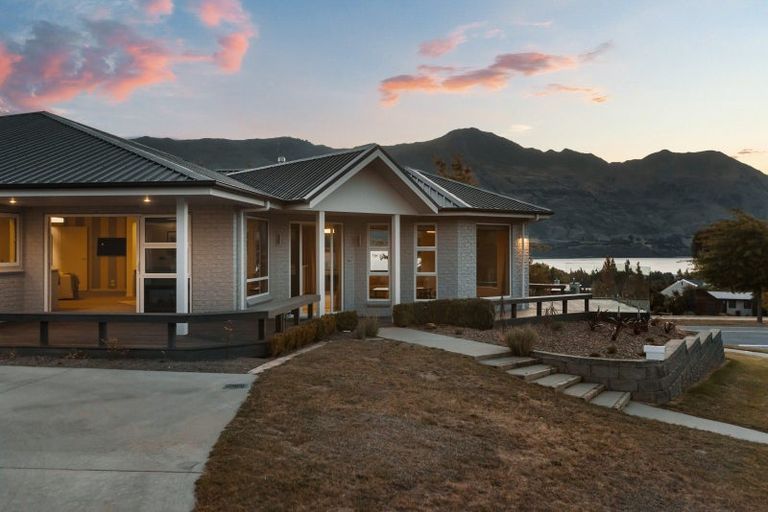 Photo of property in 2 Island View Place, Wanaka, 9305