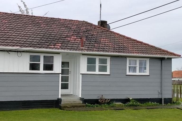 Photo of property in 35-37 Goldsmith Crescent, Levin, 5510