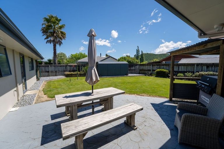 Photo of property in 2 Mayer Crescent, Wakefield, 7025