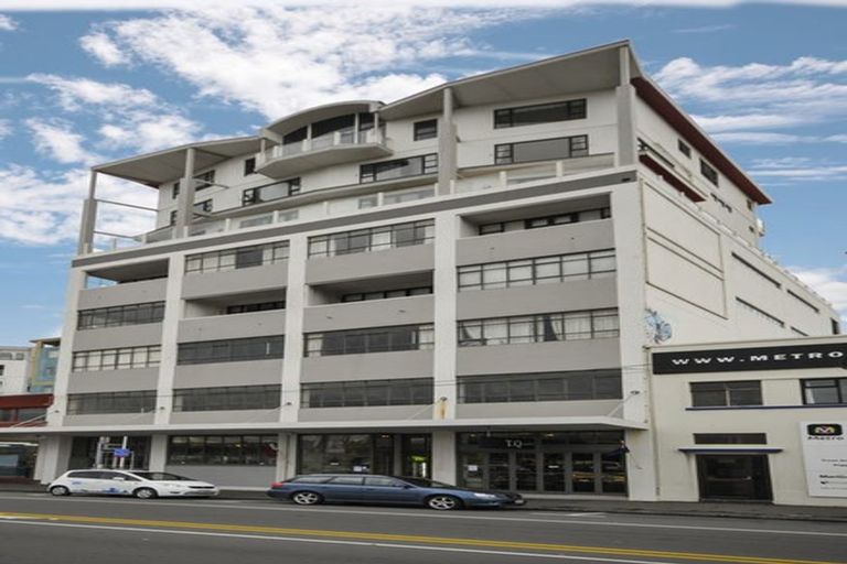 Photo of property in Endeavour Apartments, 19/125u Thorndon Quay, Pipitea, Wellington, 6011