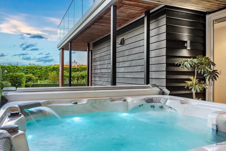 Photo of property in 12 Sasaram Lane, Cashmere, Christchurch, 8022