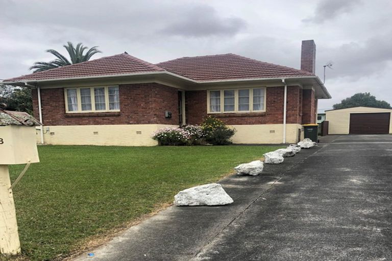 Photo of property in 28 Newington Road, Henderson, Auckland, 0612