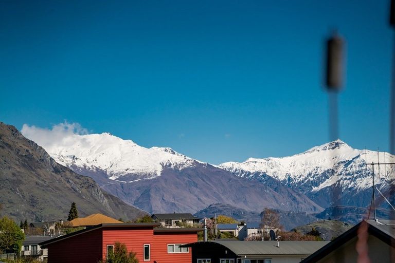 Photo of property in 4 Hogan Lane, Wanaka, 9305