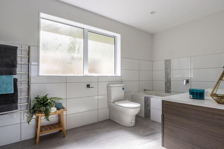 Photo of property in 103 Kakariki Grove, Waikanae, 5036