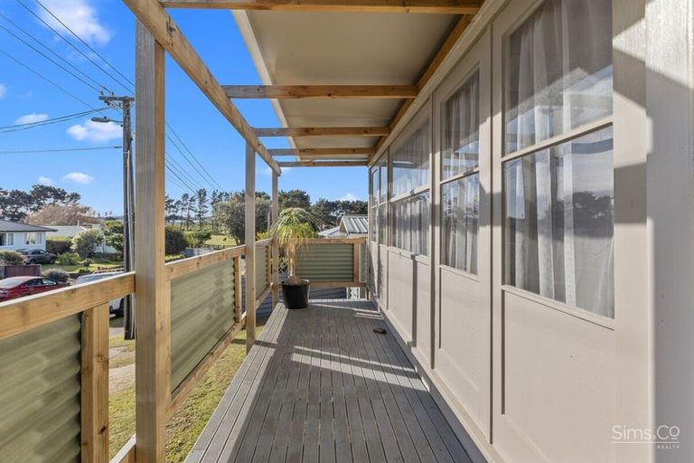 Photo of property in 4 Glenn Street, Castlecliff, Whanganui, 4501