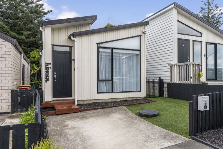 Photo of property in 3b Matakohe Road, Westgate, Auckland, 0814
