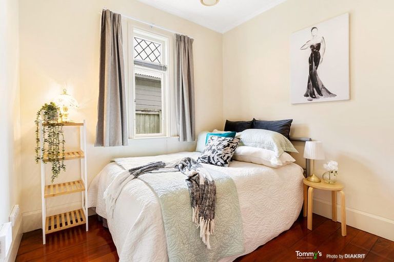 Photo of property in 101 Endeavour Street, Lyall Bay, Wellington, 6022