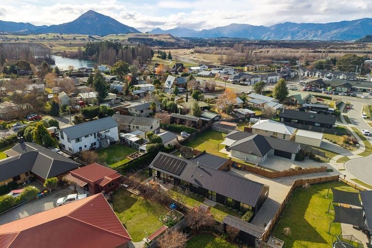 Photo of property in 7 Hebbard Court, Albert Town, Wanaka, 9305