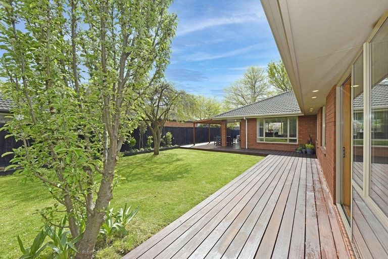 Photo of property in 25 Chesterfield Mews, Russley, Christchurch, 8042