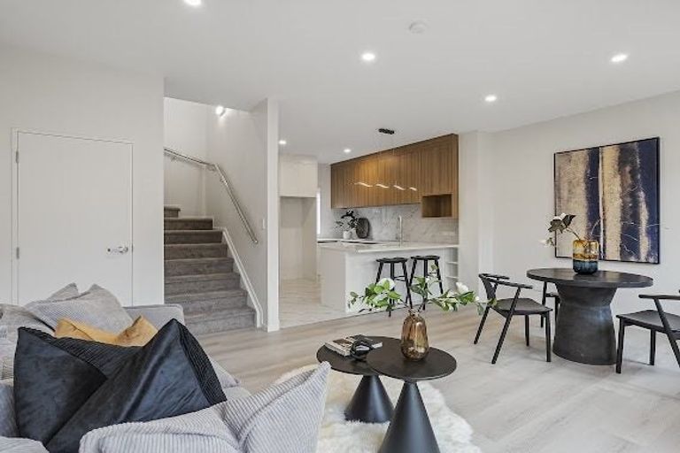 Photo of property in 5/191 Rathgar Road, Henderson, Auckland, 0610