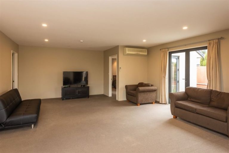 Photo of property in 25 Linkwater Way, Parklands, Christchurch, 8083