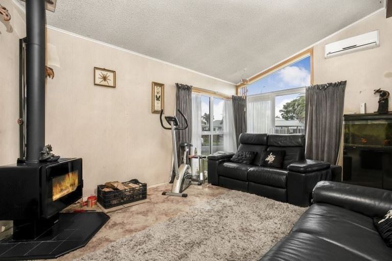 Photo of property in 24 President Avenue, Papakura, 2110