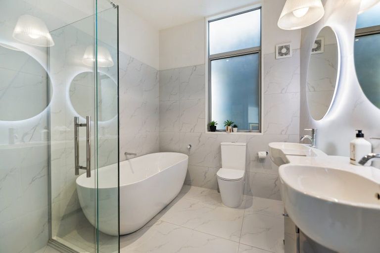 Photo of property in 6 Whitbourn Place, Fernhill, Queenstown, 9300