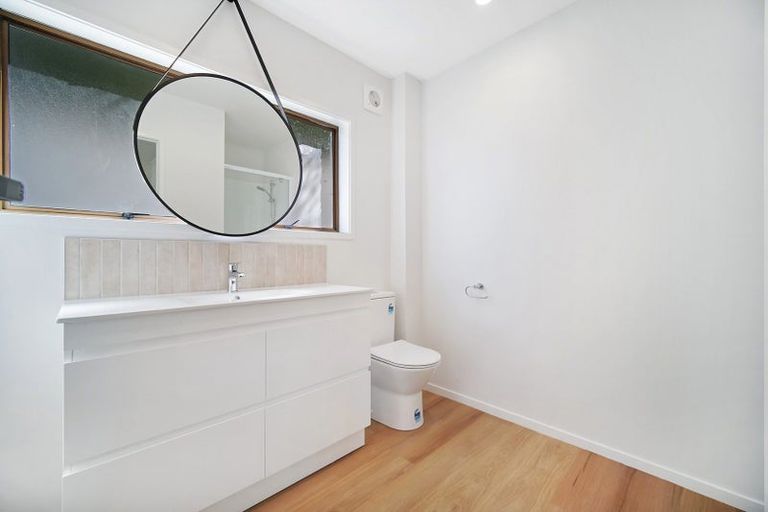 Photo of property in 2 Icarus Place, Half Moon Bay, Auckland, 2012