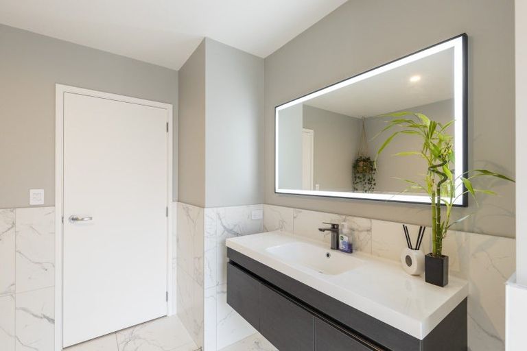 Photo of property in 519 Mangorei Road, Highlands Park, New Plymouth, 4312