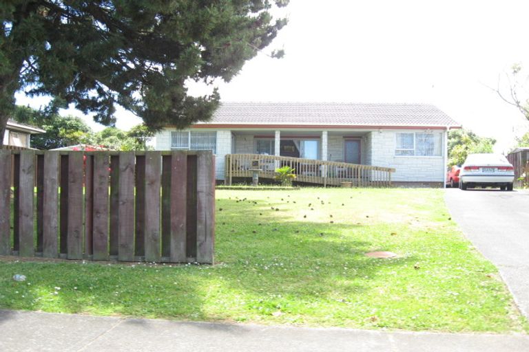 Photo of property in 21 Staverton Crescent, Mangere, Auckland, 2022