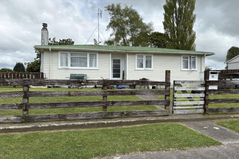 Photo of property in 16 Saint Andrews Drive, Tokoroa, 3420