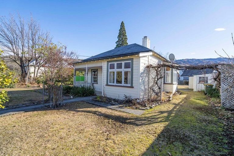Photo of property in 8 Fraser Street, Clyde, 9330