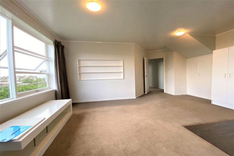 Photo of property in 2/23 Seaview Road, Glenfield, Auckland, 0629
