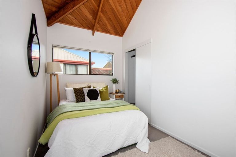 Photo of property in 6 Glucina Avenue, West Harbour, Auckland, 0618